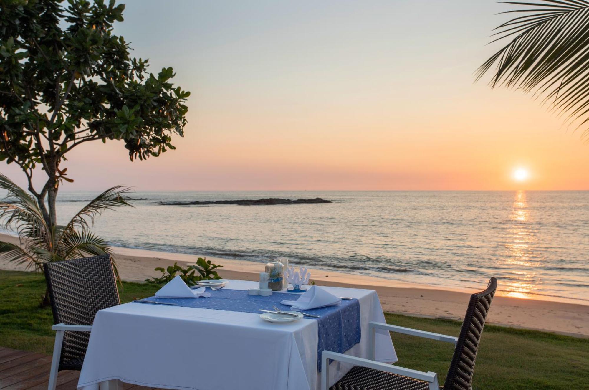 The Sands Khao Lak By Katathani - Sha Extra Plus Exteriér fotografie Sunset at the beach